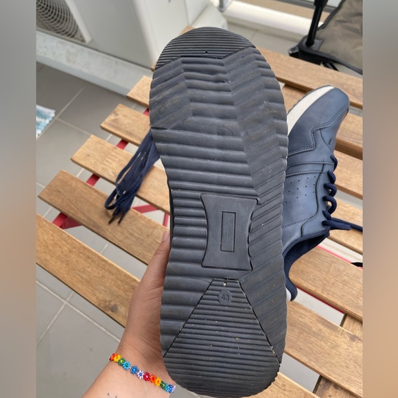 Men Navy Sneakers-Shoes in very good condition - Picture 4 of 7